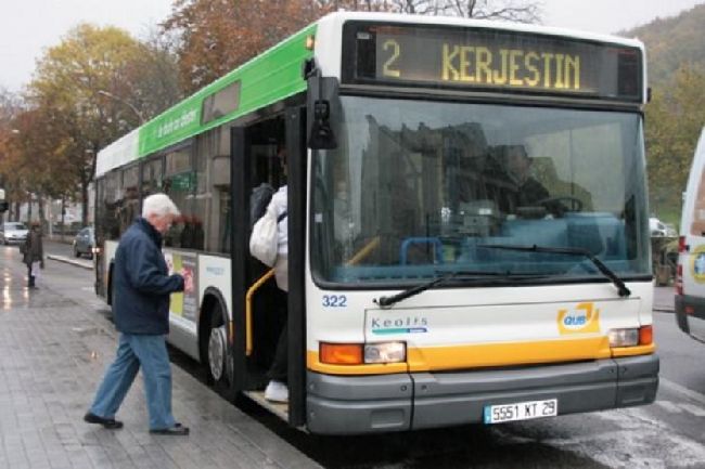 Xe bus và tàu điện ngầm là phương tiện được ưa chuộng vì tiện lợi