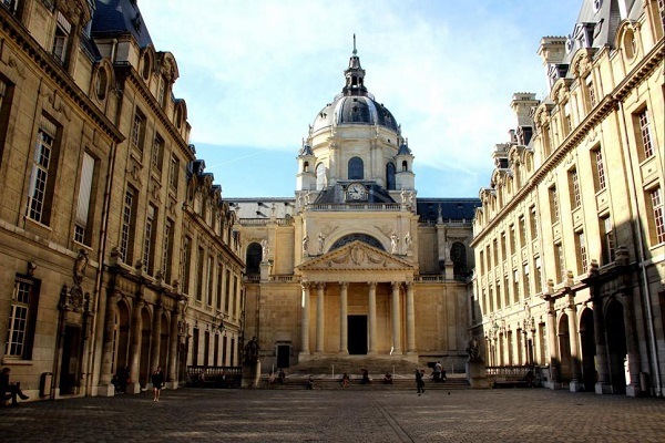 Khuôn viên cổ kính của Université Sorbonne Nouvelle - Paris 5