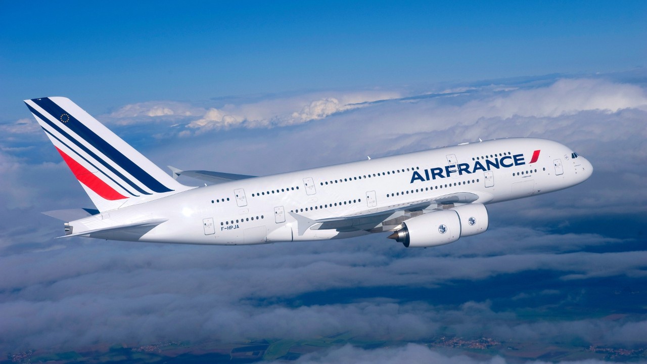 Đại sứ quán Pháp chi trả vé máy bay quốc tế khứ hồi đối cho người được học bổng